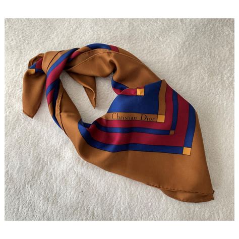 foulard dior prix|carrés de soie dior.